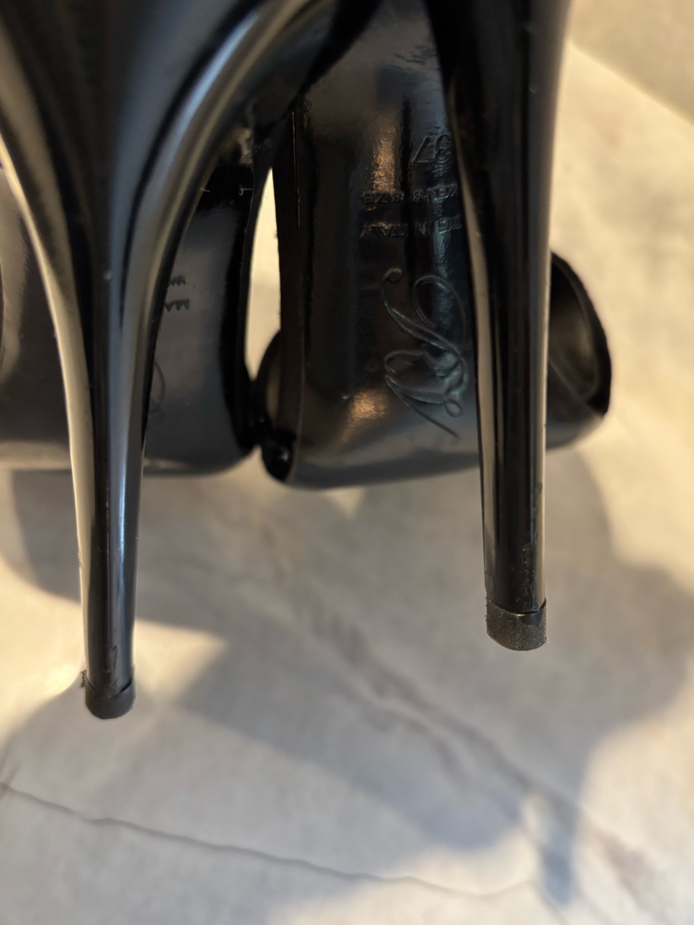 Roger Vivier velvet bow heels with gold detail 4” heels Size 37 - Picture 8 of 11